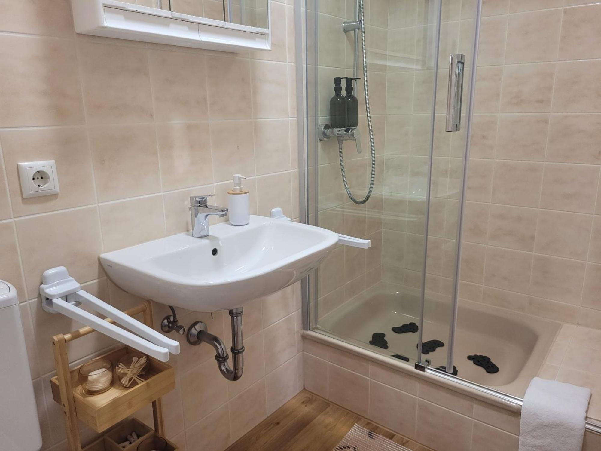 Stay Apartment Bergblick 4 Personen Parkplatz Zentral บัดเพอร์ทอนท์ ภายนอก รูปภาพ